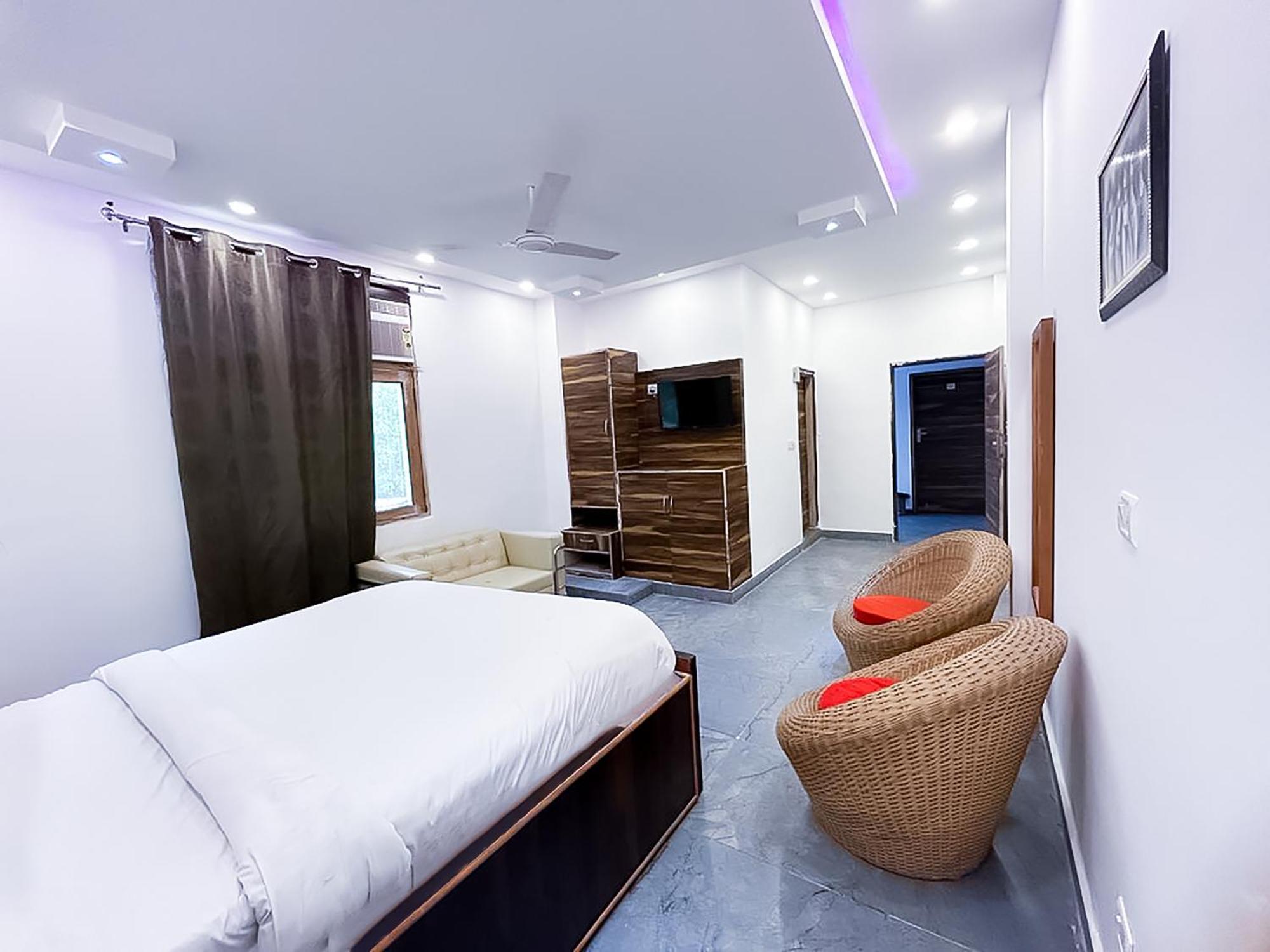 Hotel Js Garden - Near Jaypee Hospital Noida Buitenkant foto