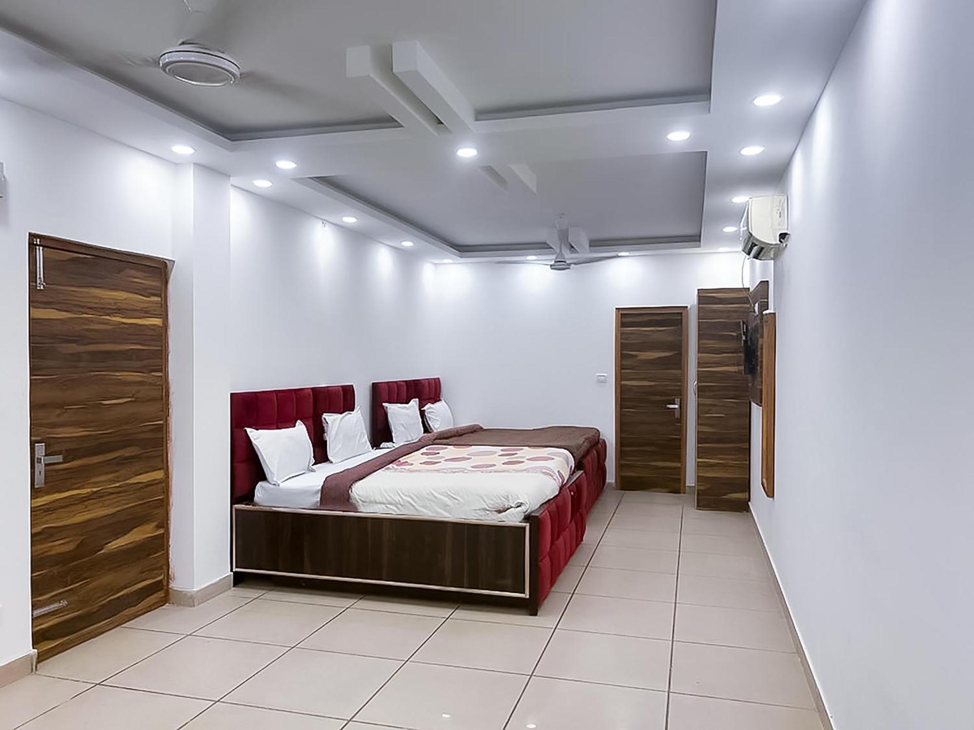 Hotel Js Garden - Near Jaypee Hospital Noida Buitenkant foto