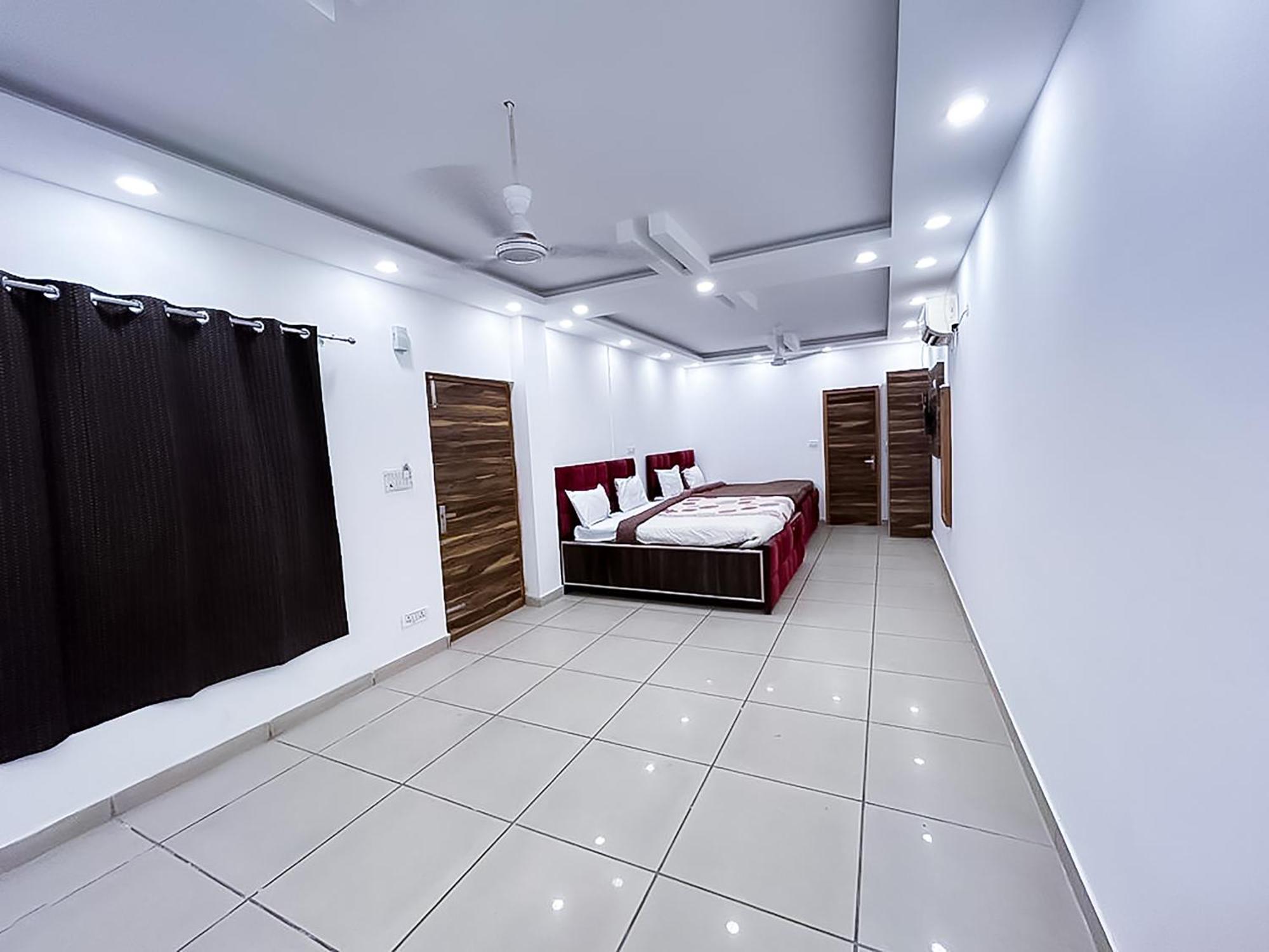 Hotel Js Garden - Near Jaypee Hospital Noida Buitenkant foto